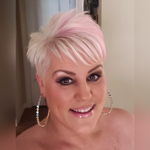 Meet your Posher, Charity - Picture 2 of 11